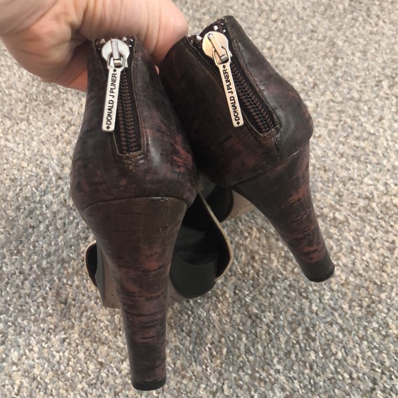 Donald J Pliner Criss Cross Heeled Sandals - Picture 4 of 11